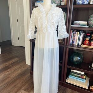 Vintage Lorraine White Sheer Nylon Lace Bodice Ruffle Size Small Peignoir